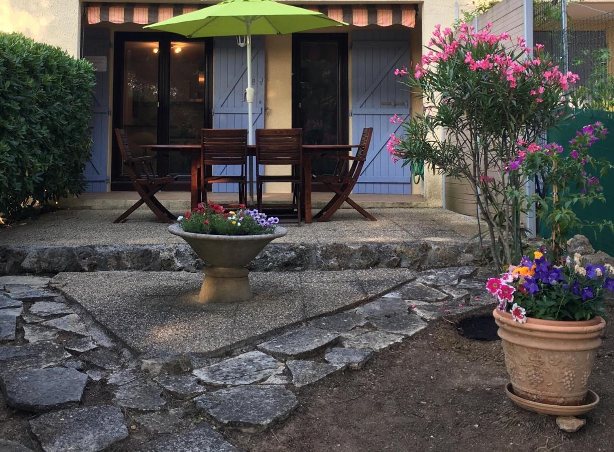 T2 Rez De Jardin 300M Plage De Beaucours Sanary Sur Mer Exterior photo